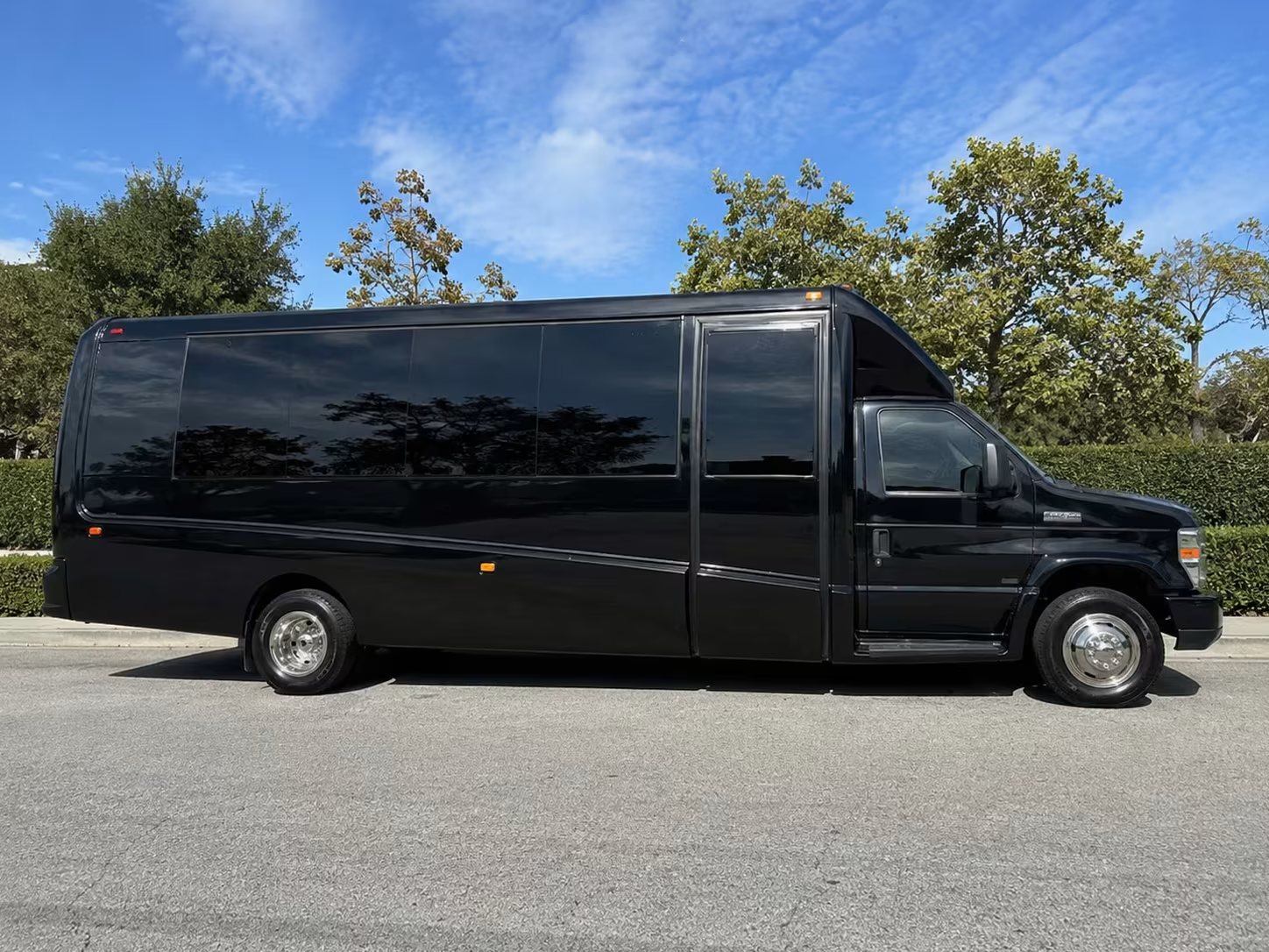 franklin minibus rentals to nashville airport bna for groups