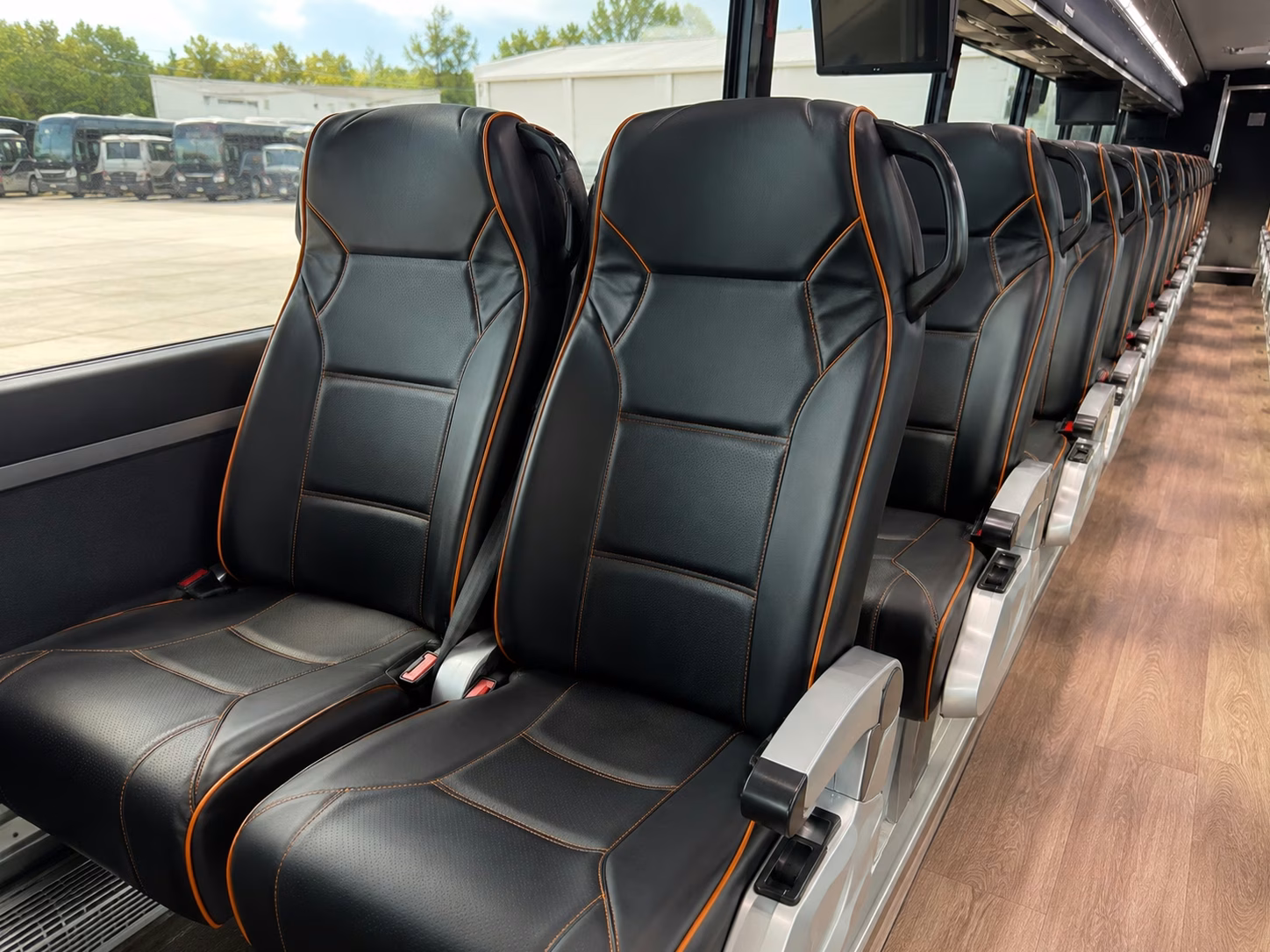 full size charter buses for large franklin concert groups